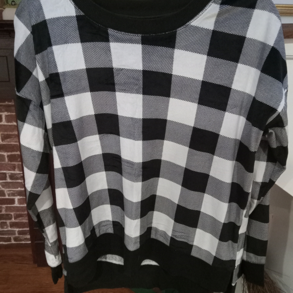 Secret Treasures Black and White Plaid Pajama Top